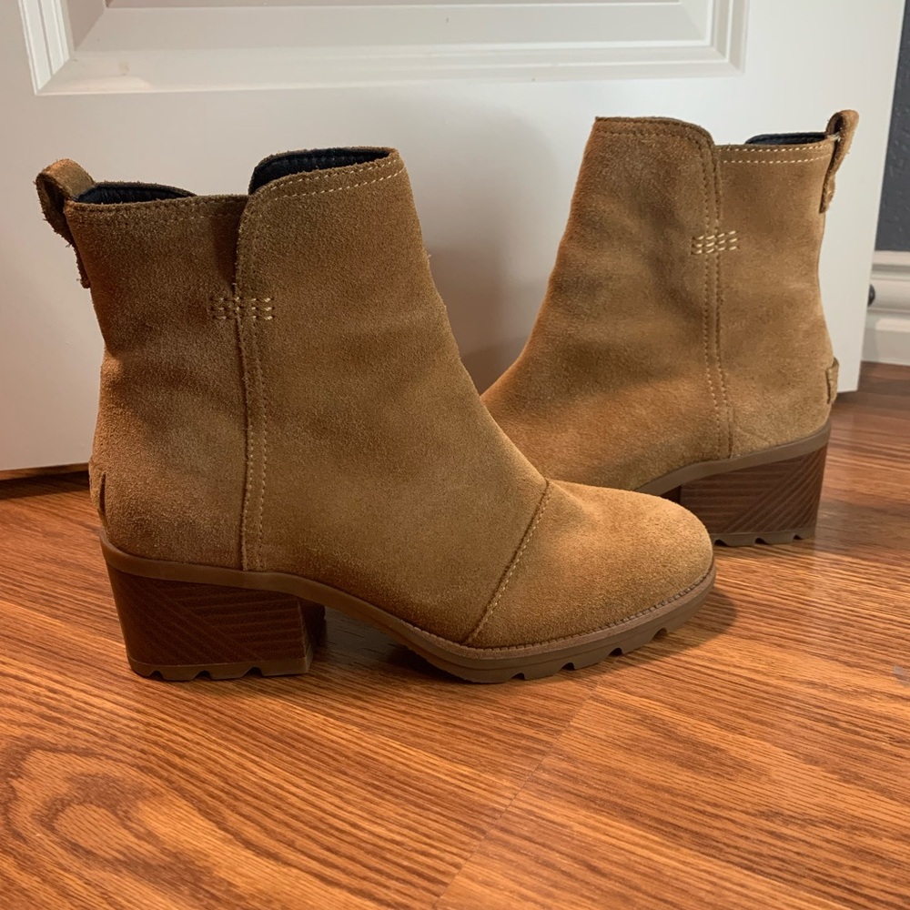 Sorel Tan Ankle Boots with Chunky Heel